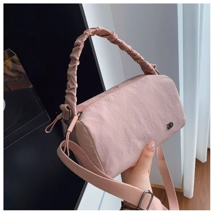 Women's Nylon Solid Color Streetwear Square Zipper Shoulder Bag display picture 16