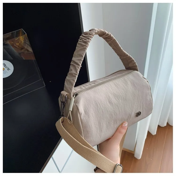 Women's Nylon Solid Color Streetwear Square Zipper Shoulder Bag display picture 12