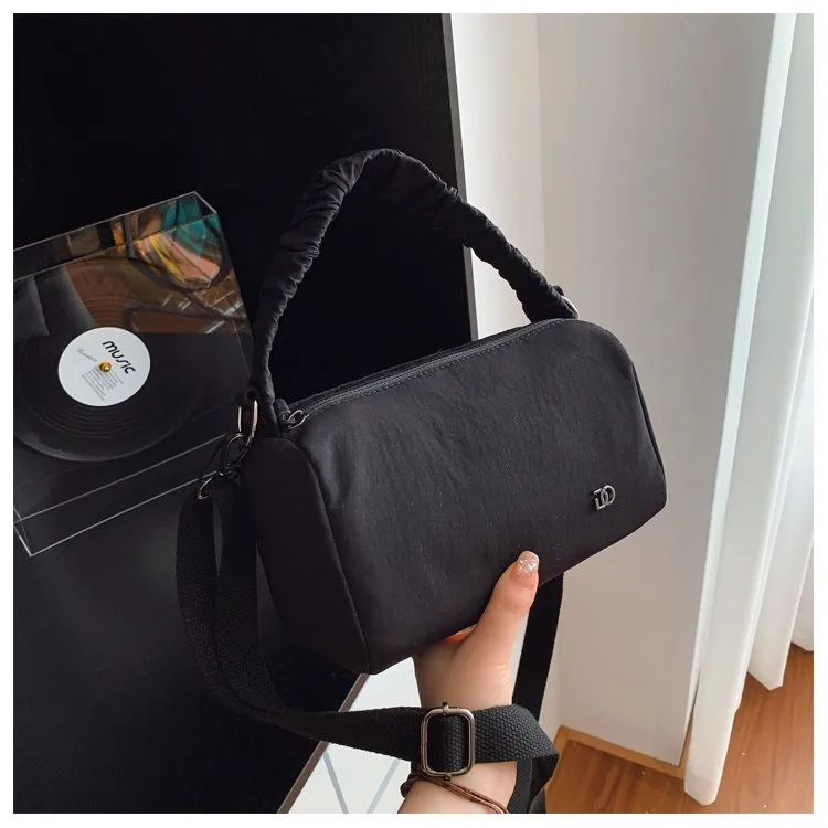 Women's Nylon Solid Color Streetwear Square Zipper Shoulder Bag display picture 17