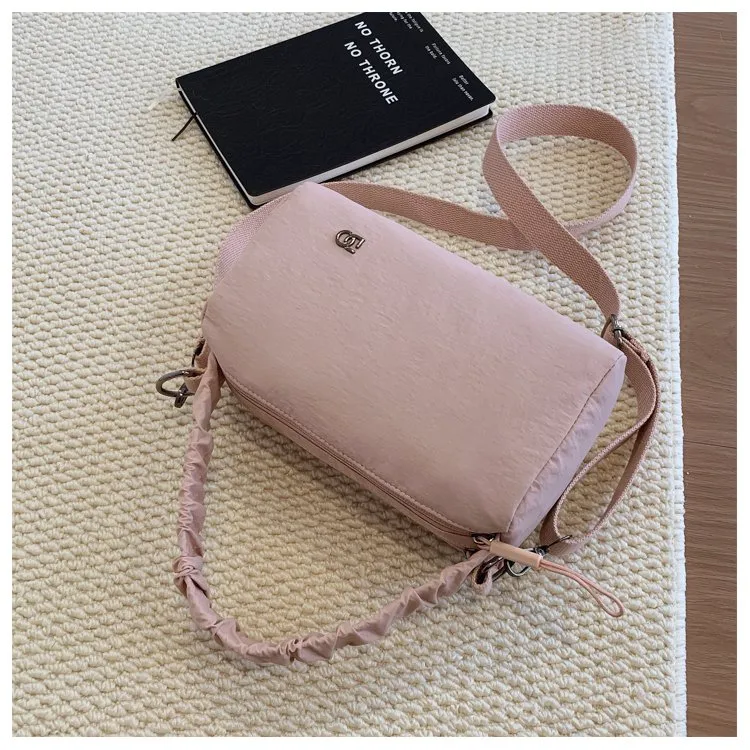 Women's Nylon Solid Color Streetwear Square Zipper Shoulder Bag display picture 22
