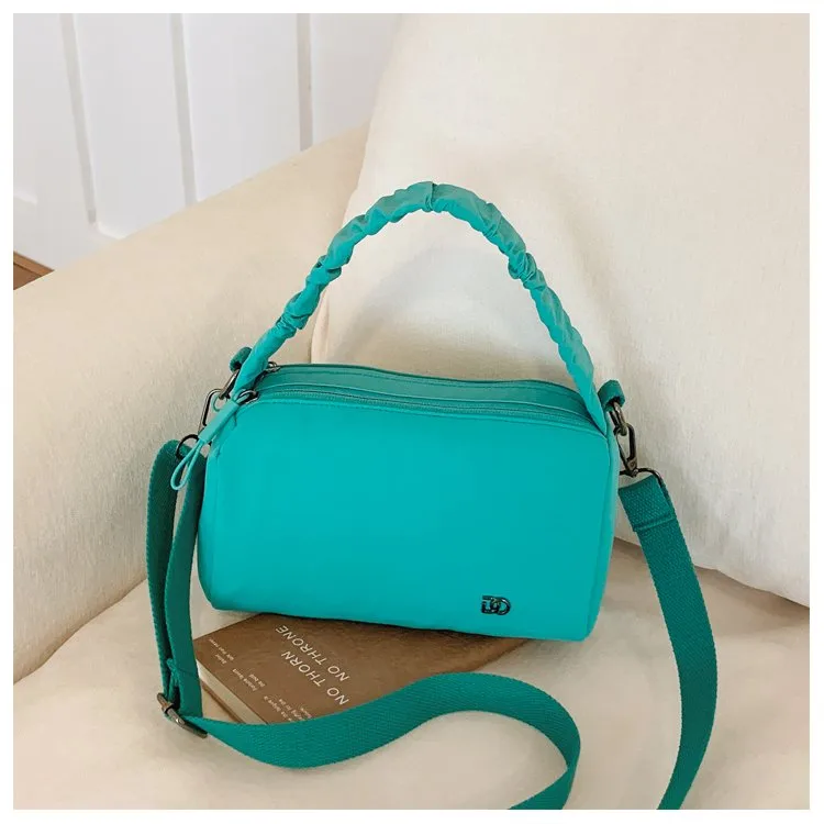 Women's Nylon Solid Color Streetwear Square Zipper Shoulder Bag display picture 18