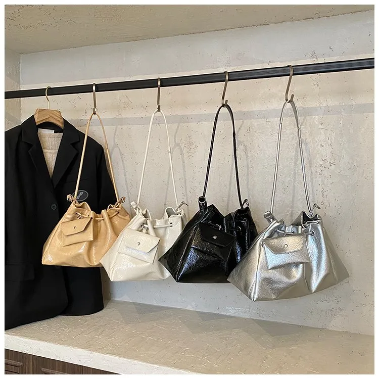 Women's Pu Leather Solid Color Streetwear Dumpling Shape String Shoulder Bag Tote Bag display picture 3