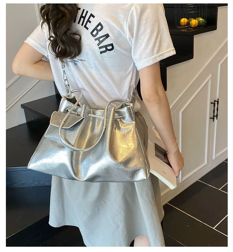 Women's Pu Leather Solid Color Streetwear Dumpling Shape String Shoulder Bag Tote Bag display picture 2
