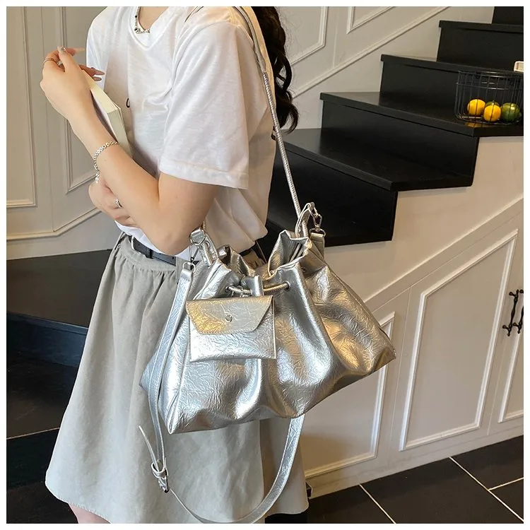 Women's Pu Leather Solid Color Streetwear Dumpling Shape String Shoulder Bag Tote Bag display picture 8