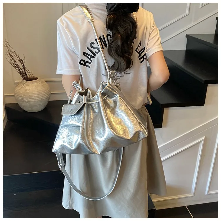 Women's Pu Leather Solid Color Streetwear Dumpling Shape String Shoulder Bag Tote Bag display picture 12