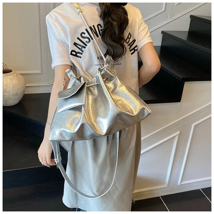 Women's Pu Leather Solid Color Streetwear Dumpling Shape String Shoulder Bag Tote Bag display picture 7