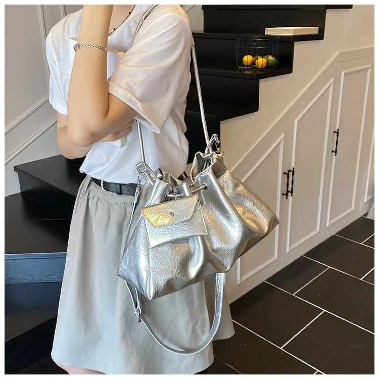 Women's Pu Leather Solid Color Streetwear Dumpling Shape String Shoulder Bag Tote Bag display picture 13