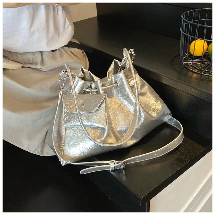 Women's Pu Leather Solid Color Streetwear Dumpling Shape String Shoulder Bag Tote Bag display picture 16