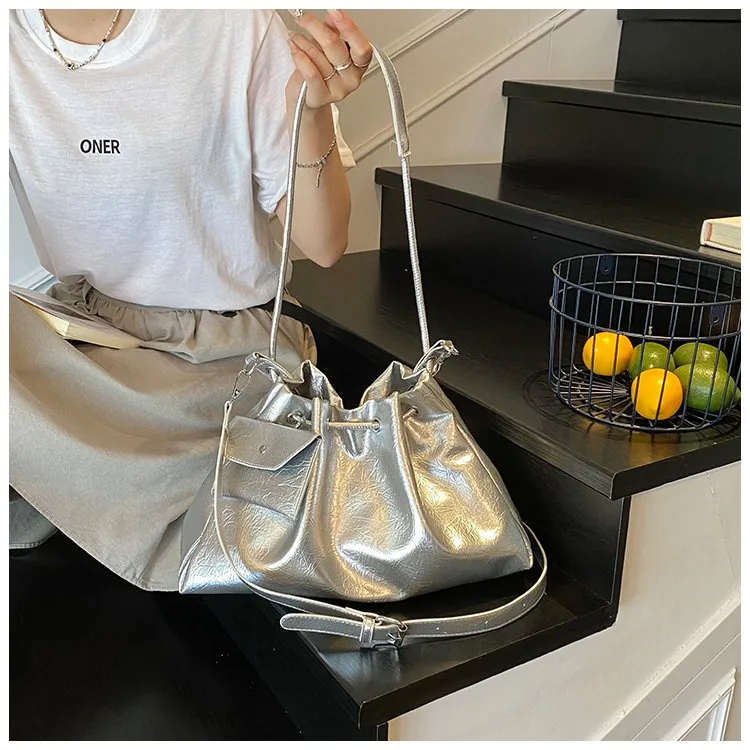 Women's Pu Leather Solid Color Streetwear Dumpling Shape String Shoulder Bag Tote Bag display picture 18