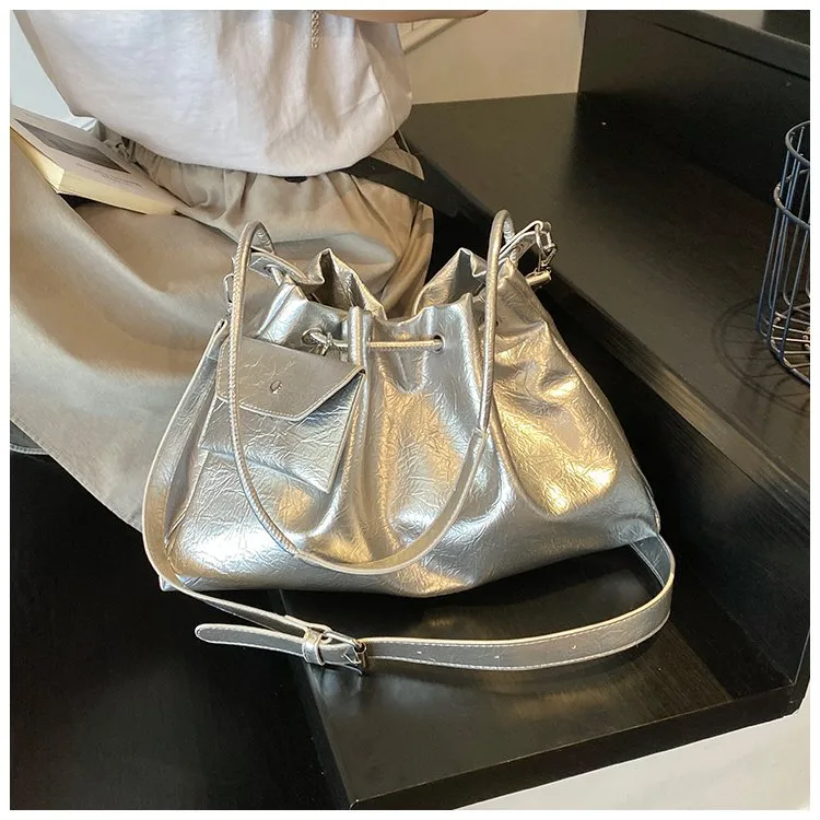 Women's Pu Leather Solid Color Streetwear Dumpling Shape String Shoulder Bag Tote Bag display picture 17