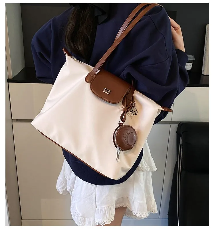 Women's Pu Leather Nylon Color Block Streetwear Square Zipper Shoulder Bag Tote Bag display picture 1