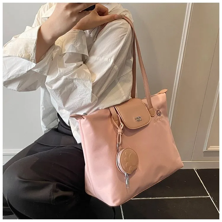 Women's Pu Leather Nylon Color Block Streetwear Square Zipper Shoulder Bag Tote Bag display picture 5