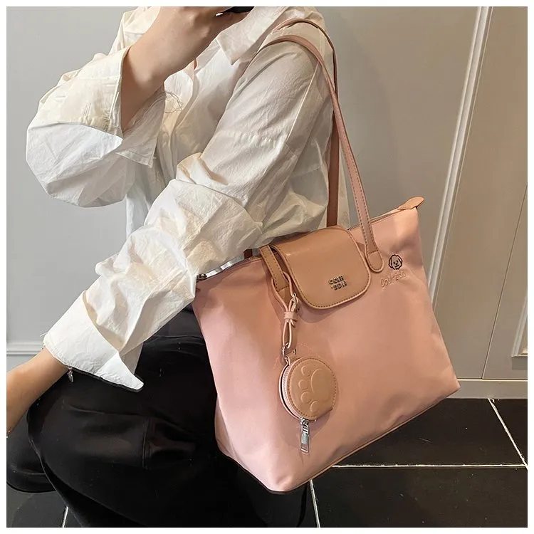 Women's Pu Leather Nylon Color Block Streetwear Square Zipper Shoulder Bag Tote Bag display picture 2