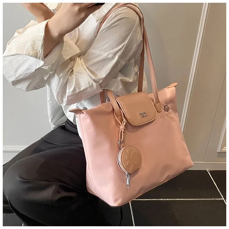 Women's Pu Leather Nylon Color Block Streetwear Square Zipper Shoulder Bag Tote Bag display picture 4