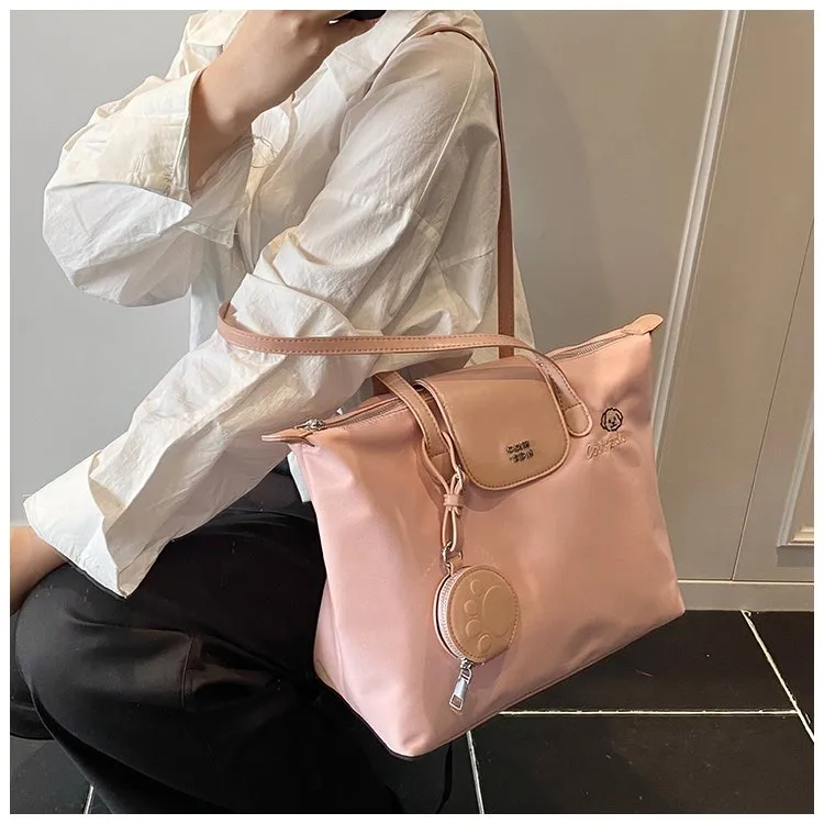 Women's Pu Leather Nylon Color Block Streetwear Square Zipper Shoulder Bag Tote Bag display picture 3