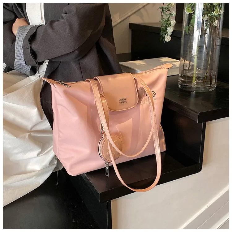 Women's Pu Leather Nylon Color Block Streetwear Square Zipper Shoulder Bag Tote Bag display picture 21