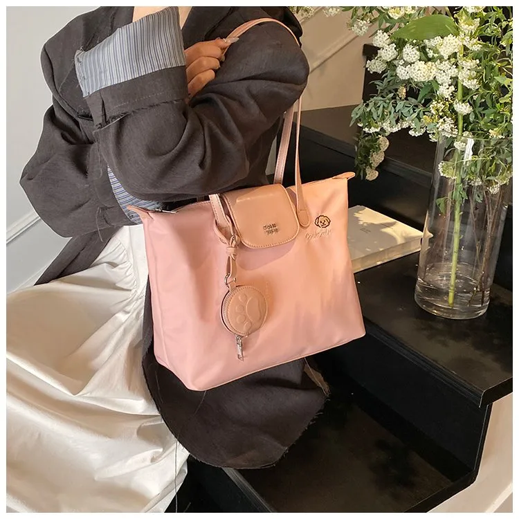 Women's Pu Leather Nylon Color Block Streetwear Square Zipper Shoulder Bag Tote Bag display picture 18