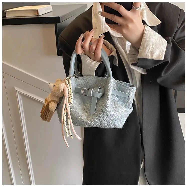 Ladies Casual Pure Color Square Artificial Leather Shoulder Bag With Pendant Street Style Cute Zipper Closure Handbag For All Seasons display picture 5