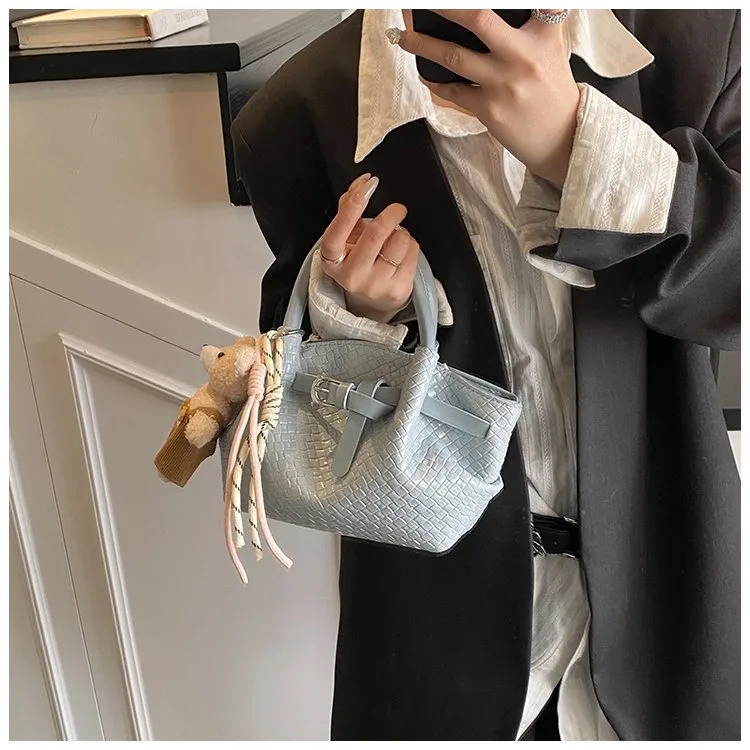 Ladies Casual Pure Color Square Artificial Leather Shoulder Bag With Pendant Street Style Cute Zipper Closure Handbag For All Seasons display picture 7