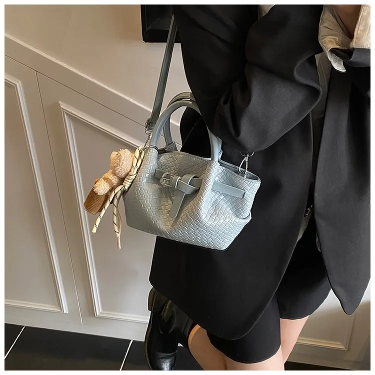 Ladies Casual Pure Color Square Artificial Leather Shoulder Bag With Pendant Street Style Cute Zipper Closure Handbag For All Seasons display picture 4