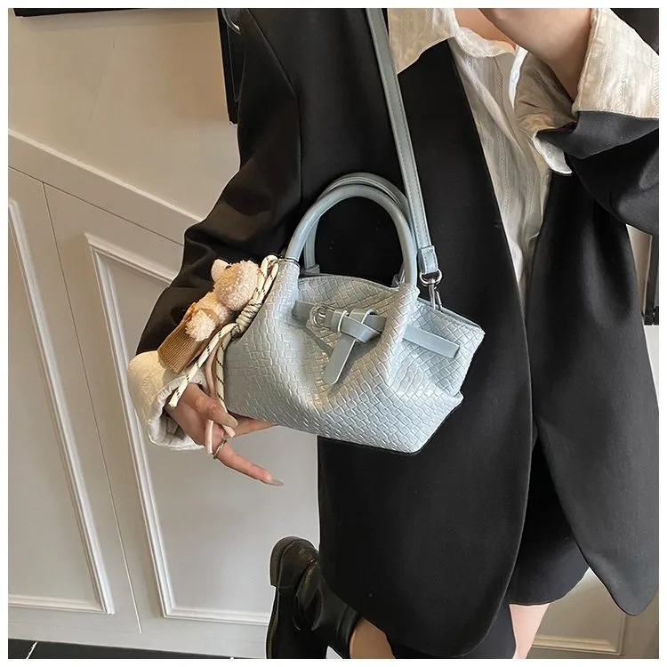 Ladies Casual Pure Color Square Artificial Leather Shoulder Bag With Pendant Street Style Cute Zipper Closure Handbag For All Seasons display picture 12