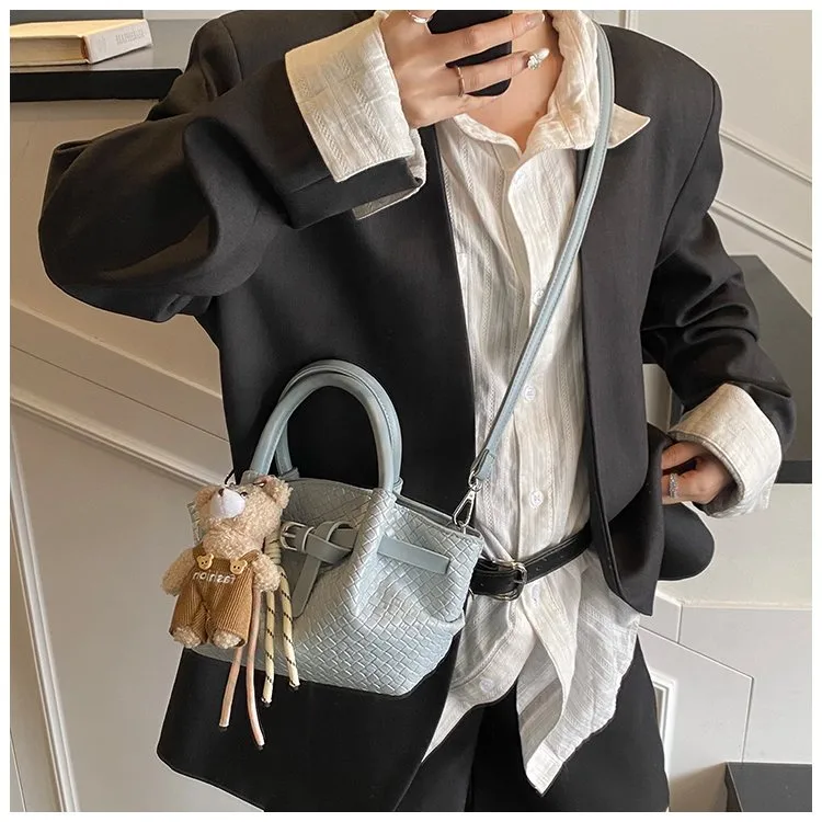 Ladies Casual Pure Color Square Artificial Leather Shoulder Bag With Pendant Street Style Cute Zipper Closure Handbag For All Seasons display picture 11
