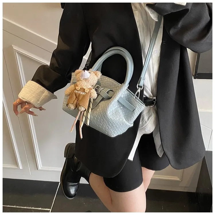 Ladies Casual Pure Color Square Artificial Leather Shoulder Bag With Pendant Street Style Cute Zipper Closure Handbag For All Seasons display picture 13