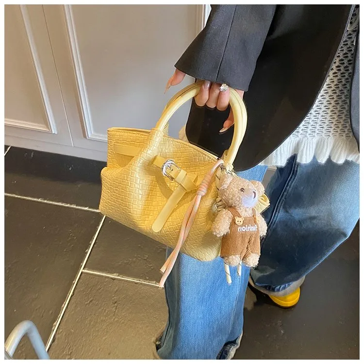 Ladies Casual Pure Color Square Artificial Leather Shoulder Bag With Pendant Street Style Cute Zipper Closure Handbag For All Seasons display picture 19