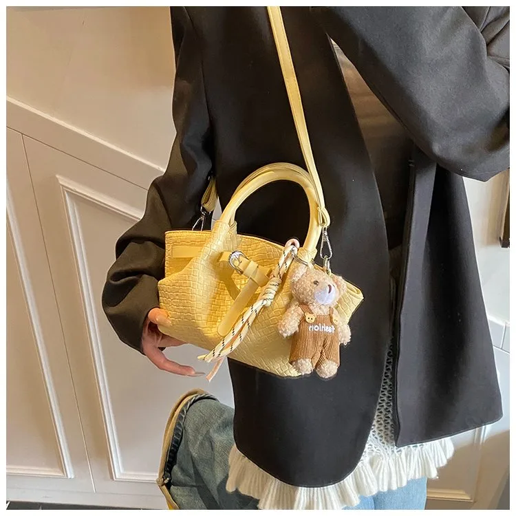 Ladies Casual Pure Color Square Artificial Leather Shoulder Bag With Pendant Street Style Cute Zipper Closure Handbag For All Seasons display picture 18