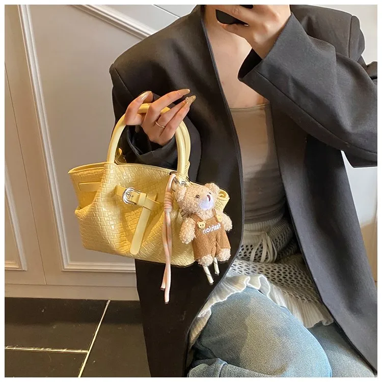 Ladies Casual Pure Color Square Artificial Leather Shoulder Bag With Pendant Street Style Cute Zipper Closure Handbag For All Seasons display picture 20