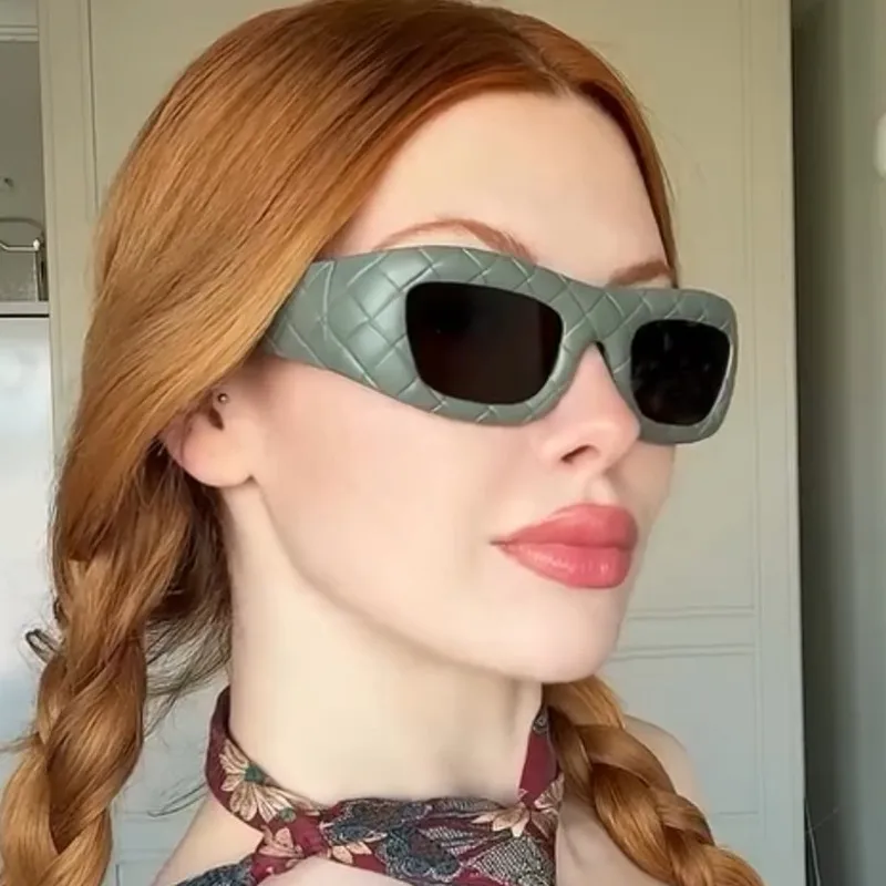 2000 S Style Grid Pattern Sunglasses Women Fashion Personalized Hip Hop Punk Glasses Travel Party Sunscreen Square Frame Full Frame display picture 2