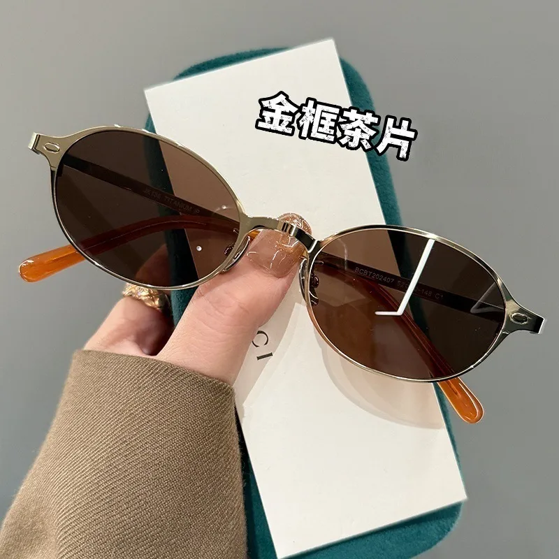 Vintage Metal Oval Sunglasses Women's UV Protection Fashion Petite Face Sunglasses Travel And Style Sunscreen Brown Gold display picture 4