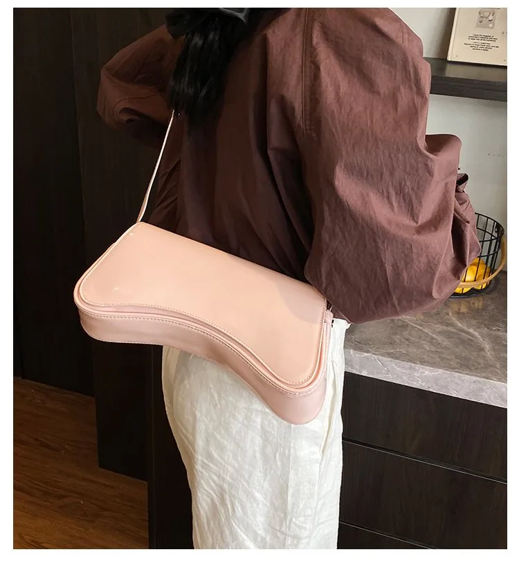 Women's Pu Leather Solid Color Streetwear Pillow Shape Flip Cover Shoulder Bag display picture 1