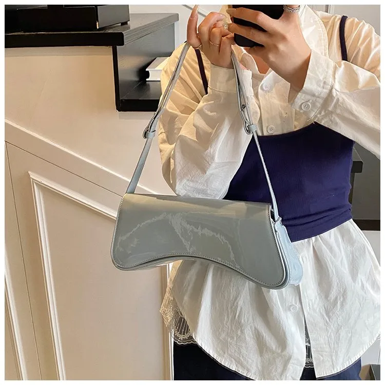 Women's Pu Leather Solid Color Streetwear Pillow Shape Flip Cover Shoulder Bag display picture 2