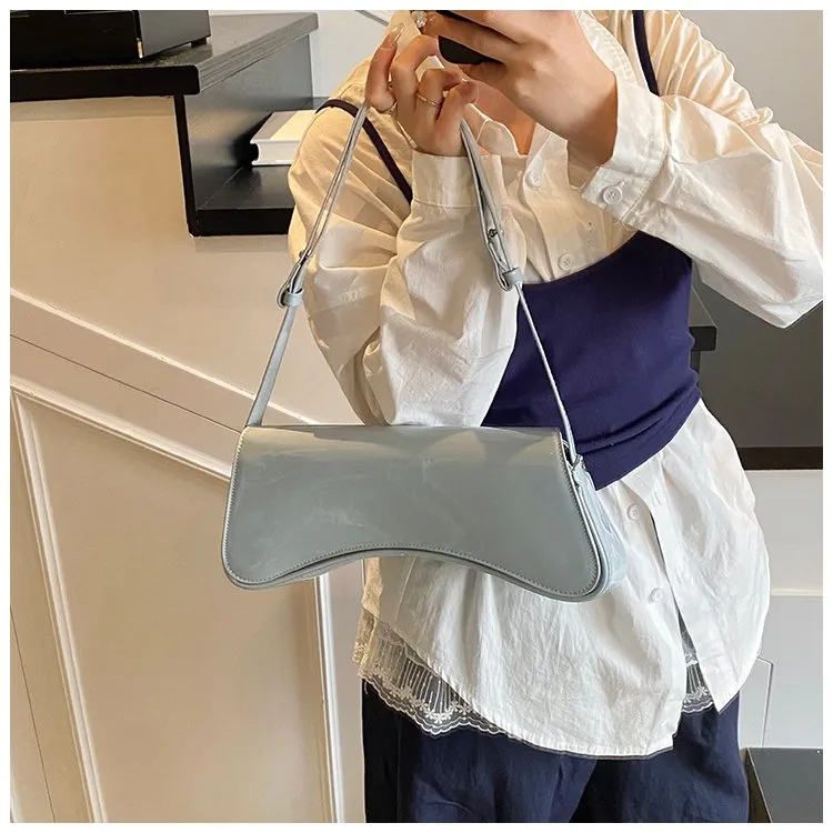 Women's Pu Leather Solid Color Streetwear Pillow Shape Flip Cover Shoulder Bag display picture 7