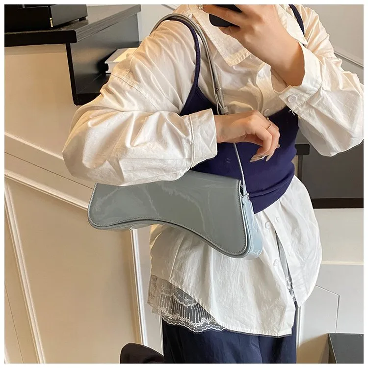 Women's Pu Leather Solid Color Streetwear Pillow Shape Flip Cover Shoulder Bag display picture 5