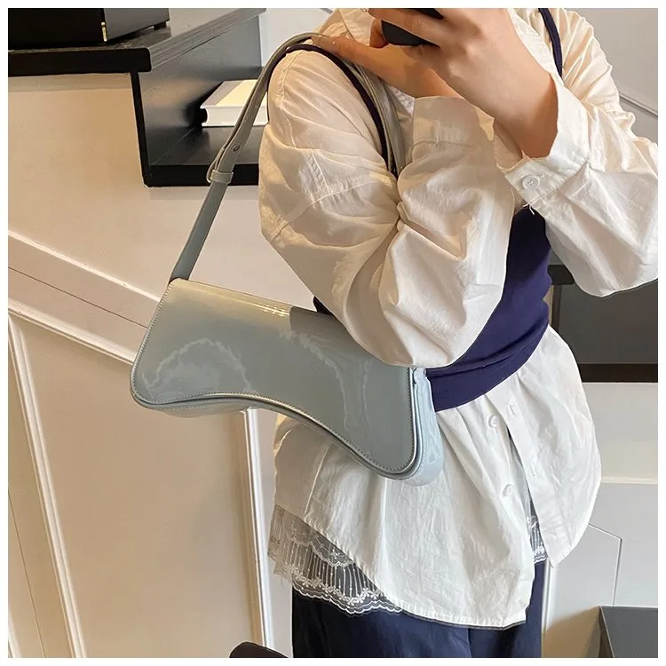 Women's Pu Leather Solid Color Streetwear Pillow Shape Flip Cover Shoulder Bag display picture 9