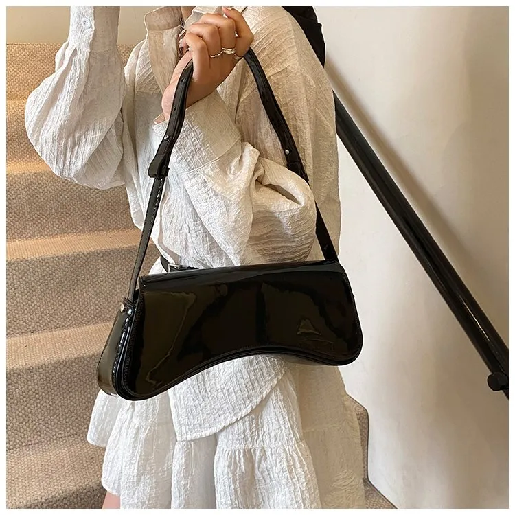 Women's Pu Leather Solid Color Streetwear Pillow Shape Flip Cover Shoulder Bag display picture 18