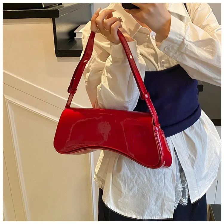 Women's Pu Leather Solid Color Streetwear Pillow Shape Flip Cover Shoulder Bag display picture 17
