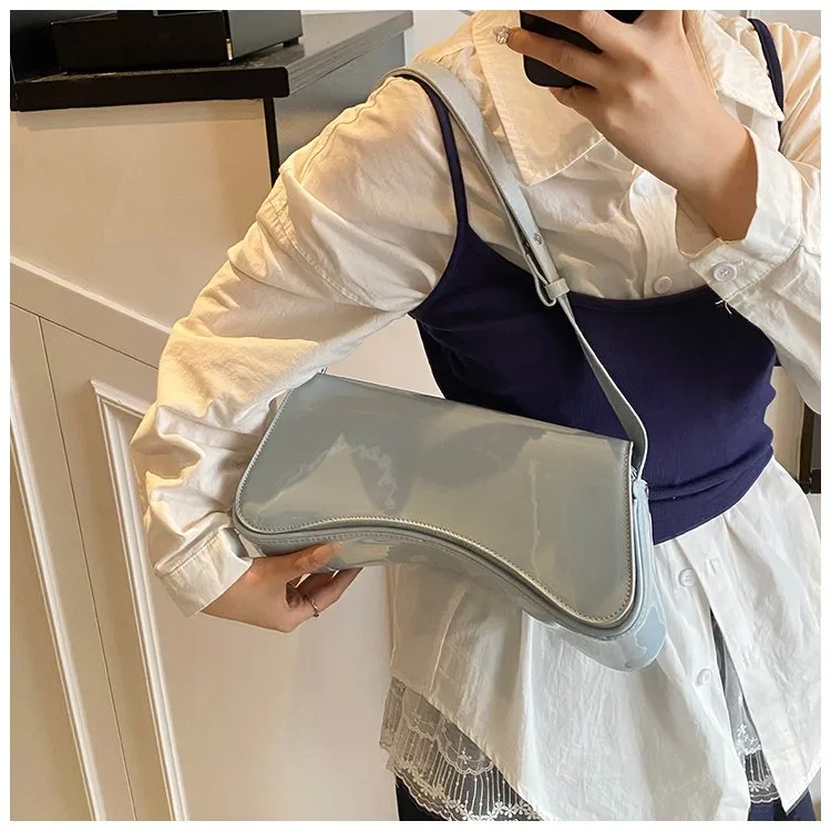 Women's Pu Leather Solid Color Streetwear Pillow Shape Flip Cover Shoulder Bag display picture 16