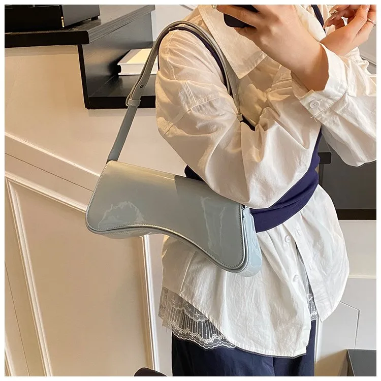 Women's Pu Leather Solid Color Streetwear Pillow Shape Flip Cover Shoulder Bag display picture 15