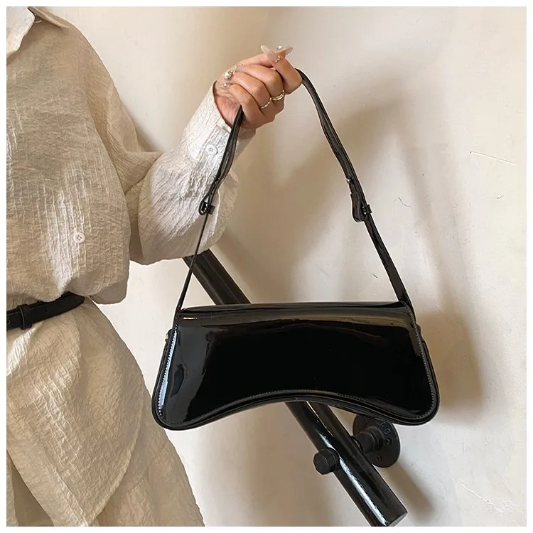 Women's Pu Leather Solid Color Streetwear Pillow Shape Flip Cover Shoulder Bag display picture 12