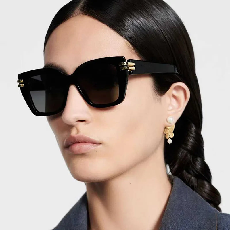 Large Square Frame Sunglasses Ladies UV Protection To Make Round Face Thin-Looked Fashion Travel And Street Fashion Glasses display picture 3