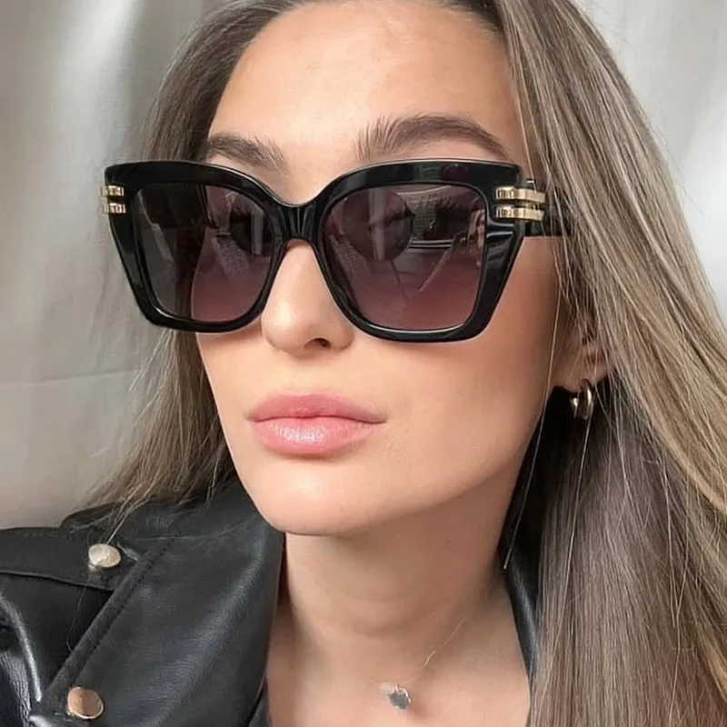 Large Square Frame Sunglasses Ladies UV Protection To Make Round Face Thin-Looked Fashion Travel And Street Fashion Glasses display picture 1