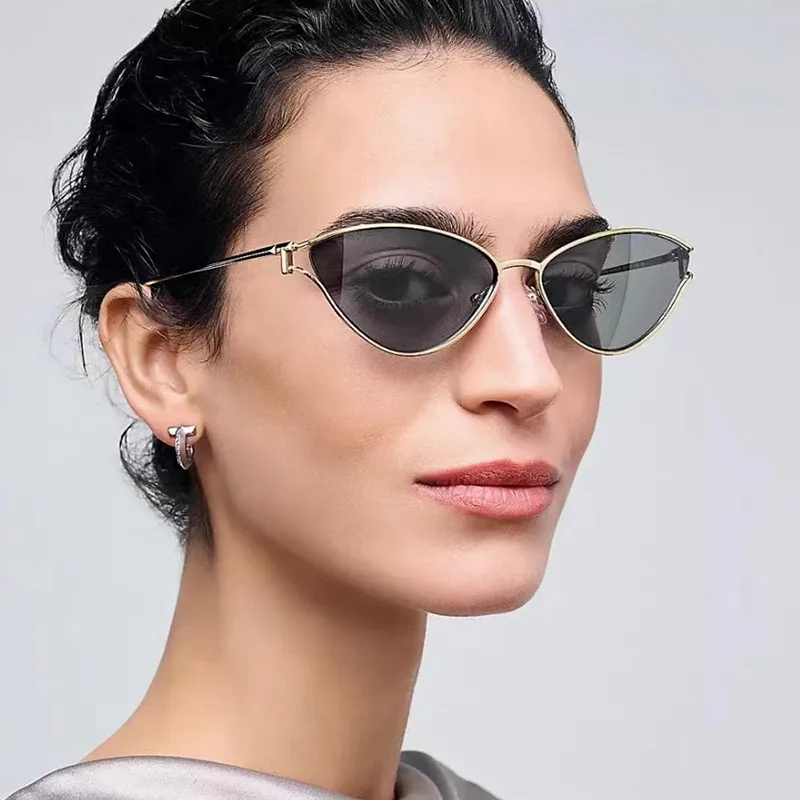 Style Triangle Cat Eye Sunglasses Hollow Personality Metal Sunglasses Street Trend Style Women's Sunglasses display picture 4