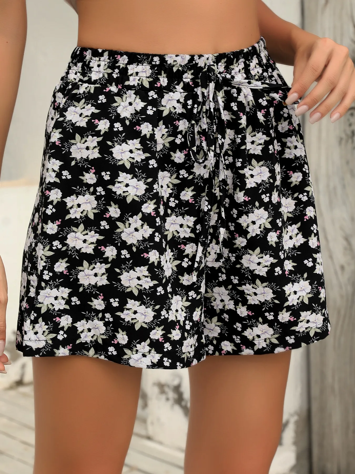 Leisure Summer Floral Print Elastic Waistband Shorts display picture 4