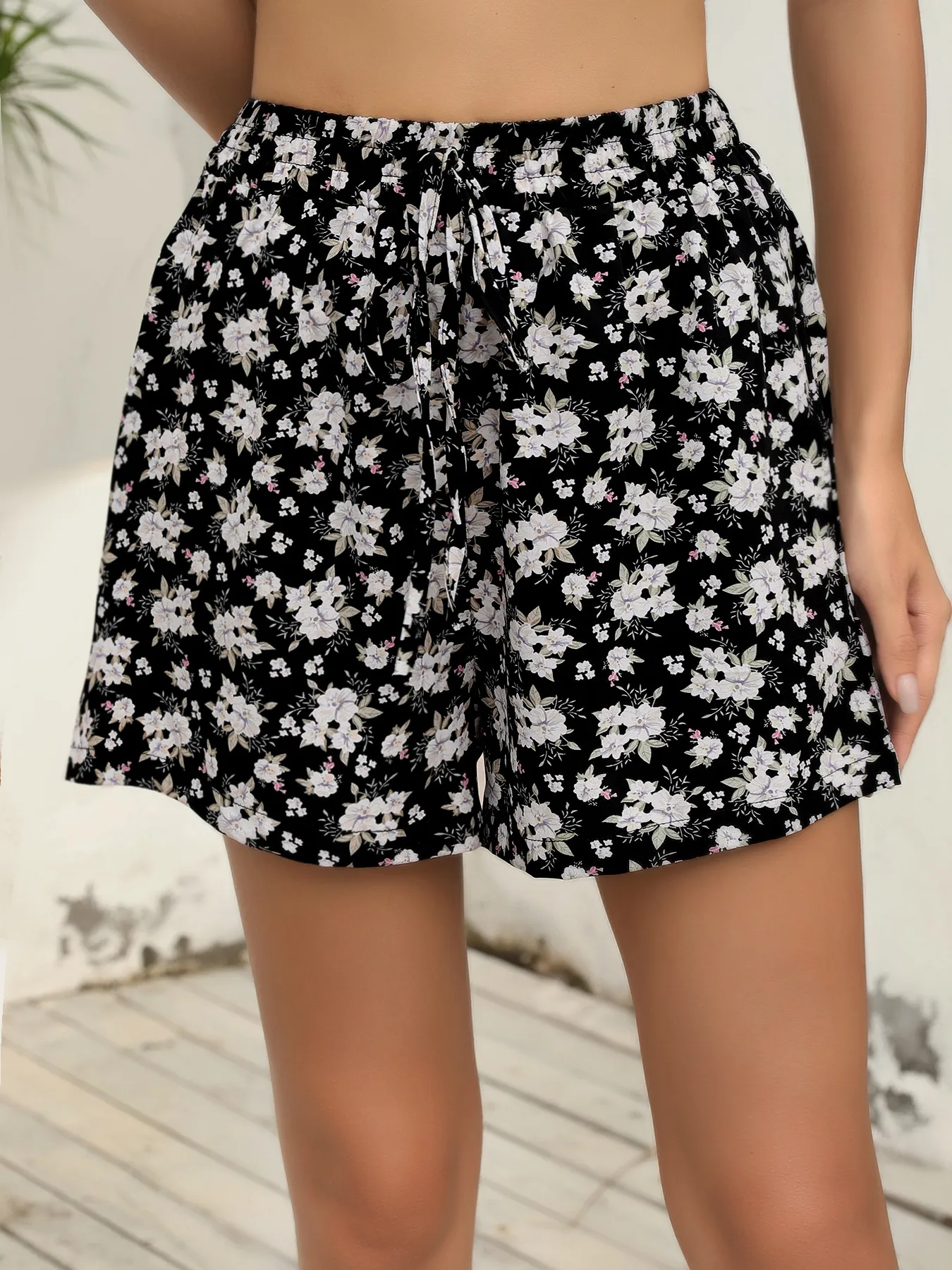 Leisure Summer Floral Print Elastic Waistband Shorts display picture 8