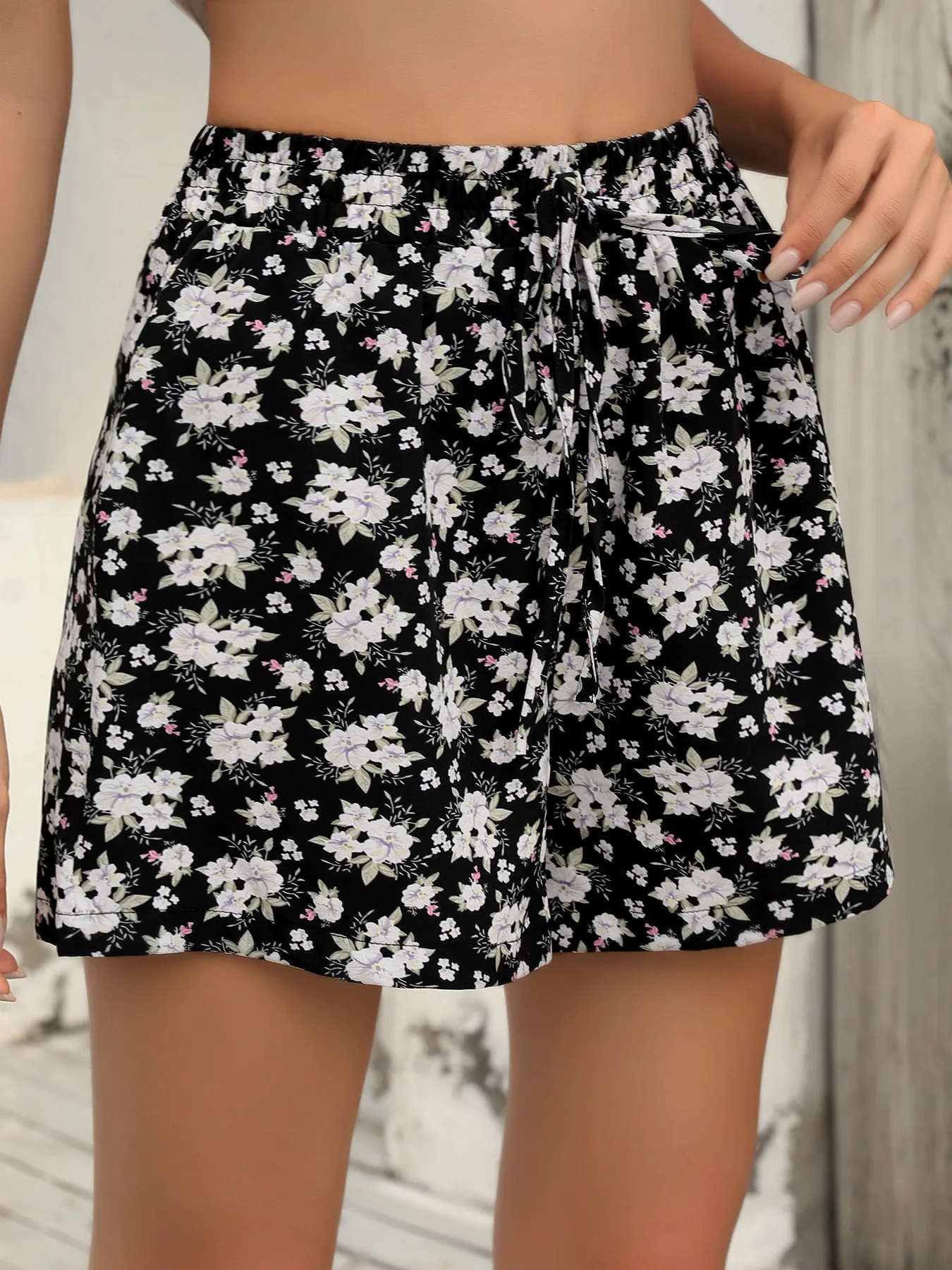 Leisure Summer Floral Print Elastic Waistband Shorts display picture 10