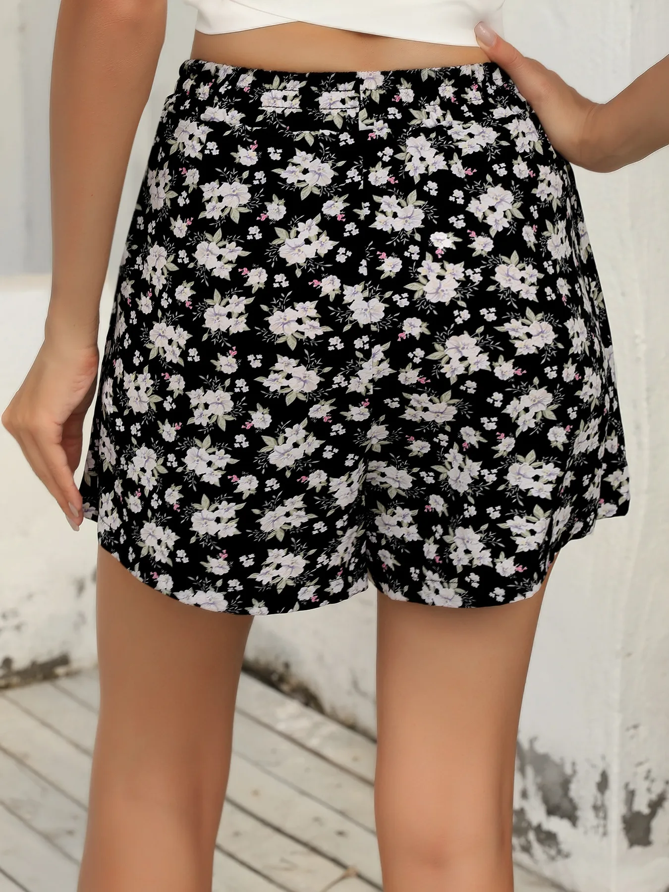 Leisure Summer Floral Print Elastic Waistband Shorts display picture 11