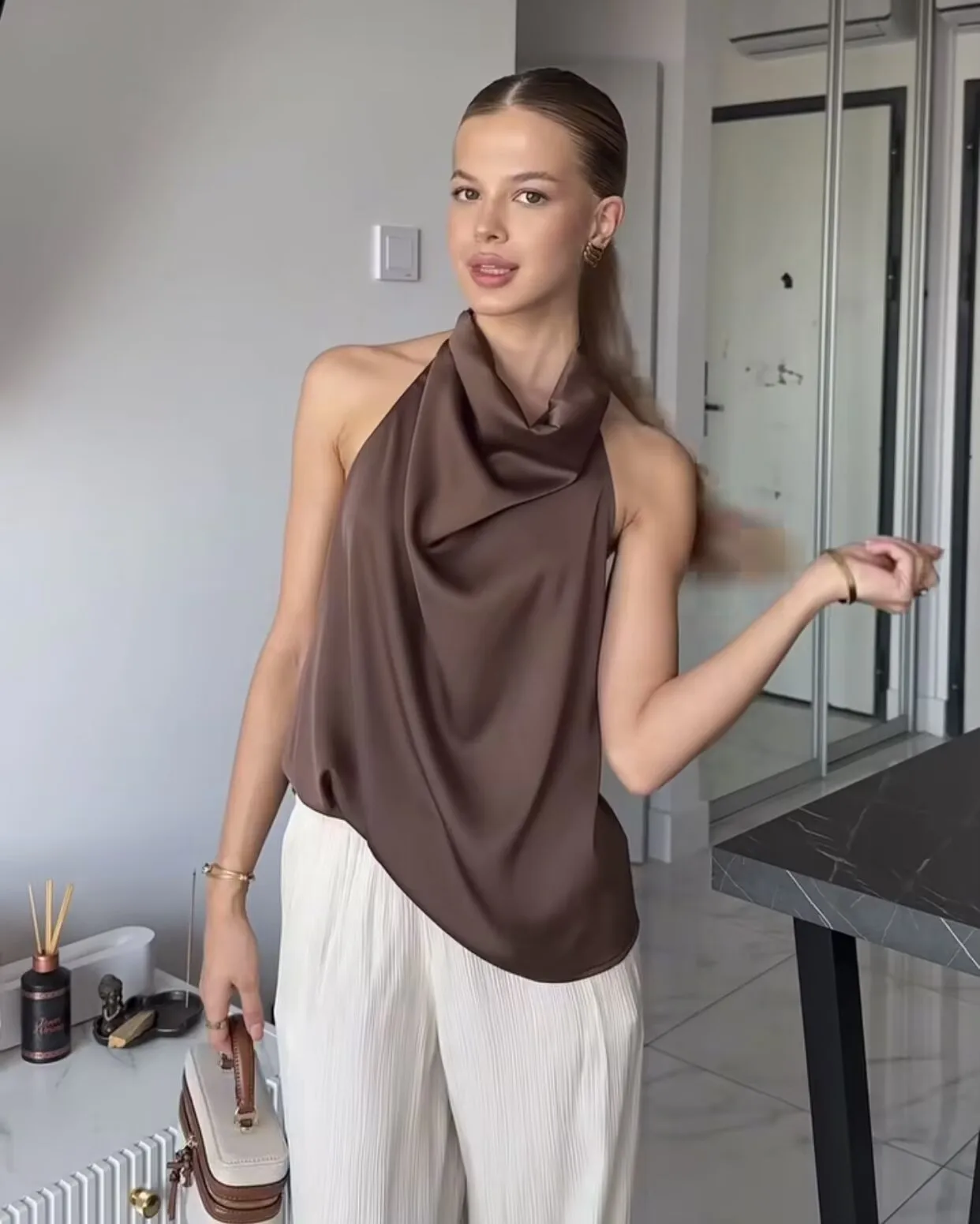 Women's Clothing Ins Internet Hot Silk Satin Texture Graceful And Fashionable Hanging Collar Top display picture 9